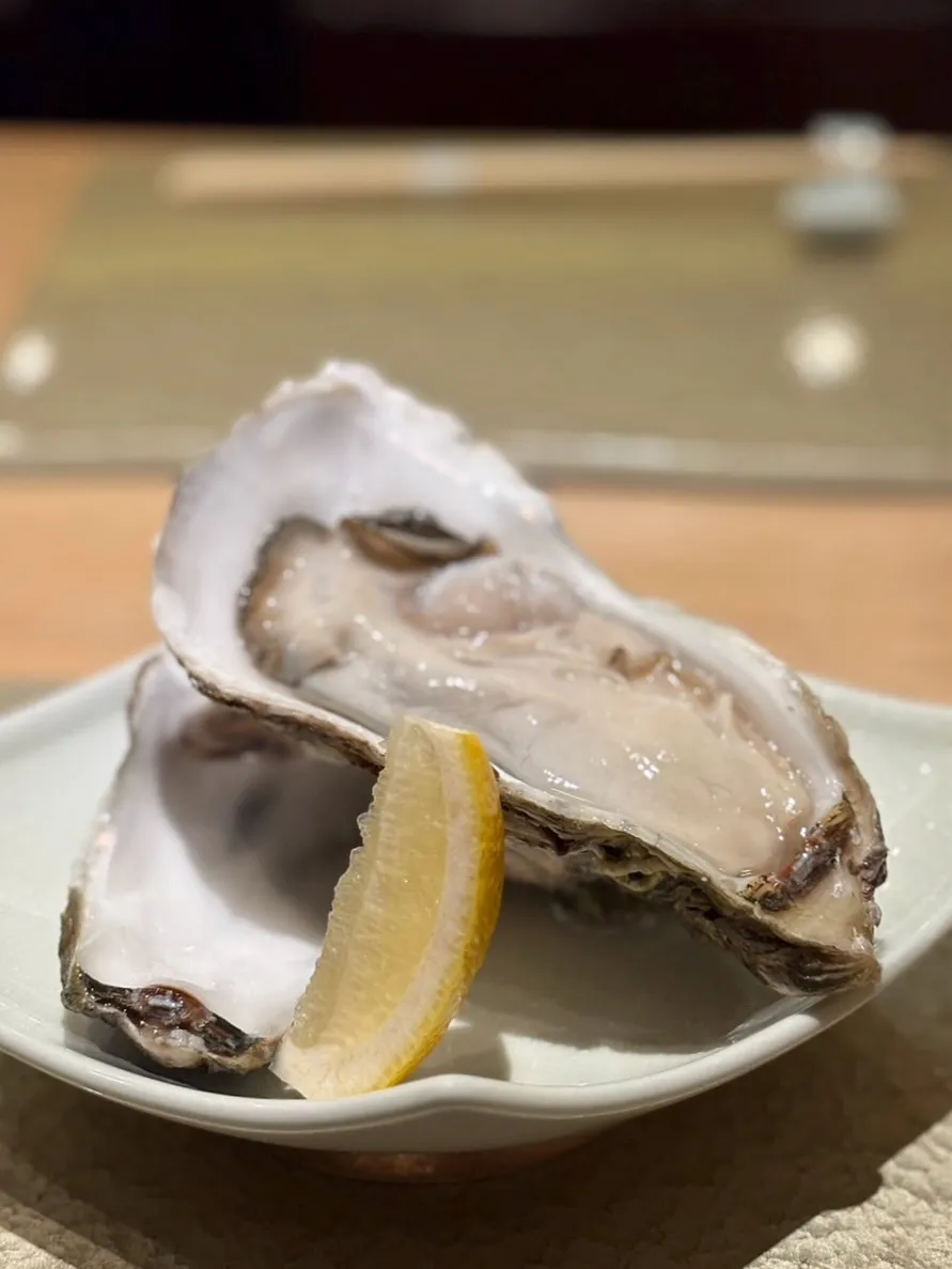 東北・気仙沼の海から、真牡蠣が直送で届きました。