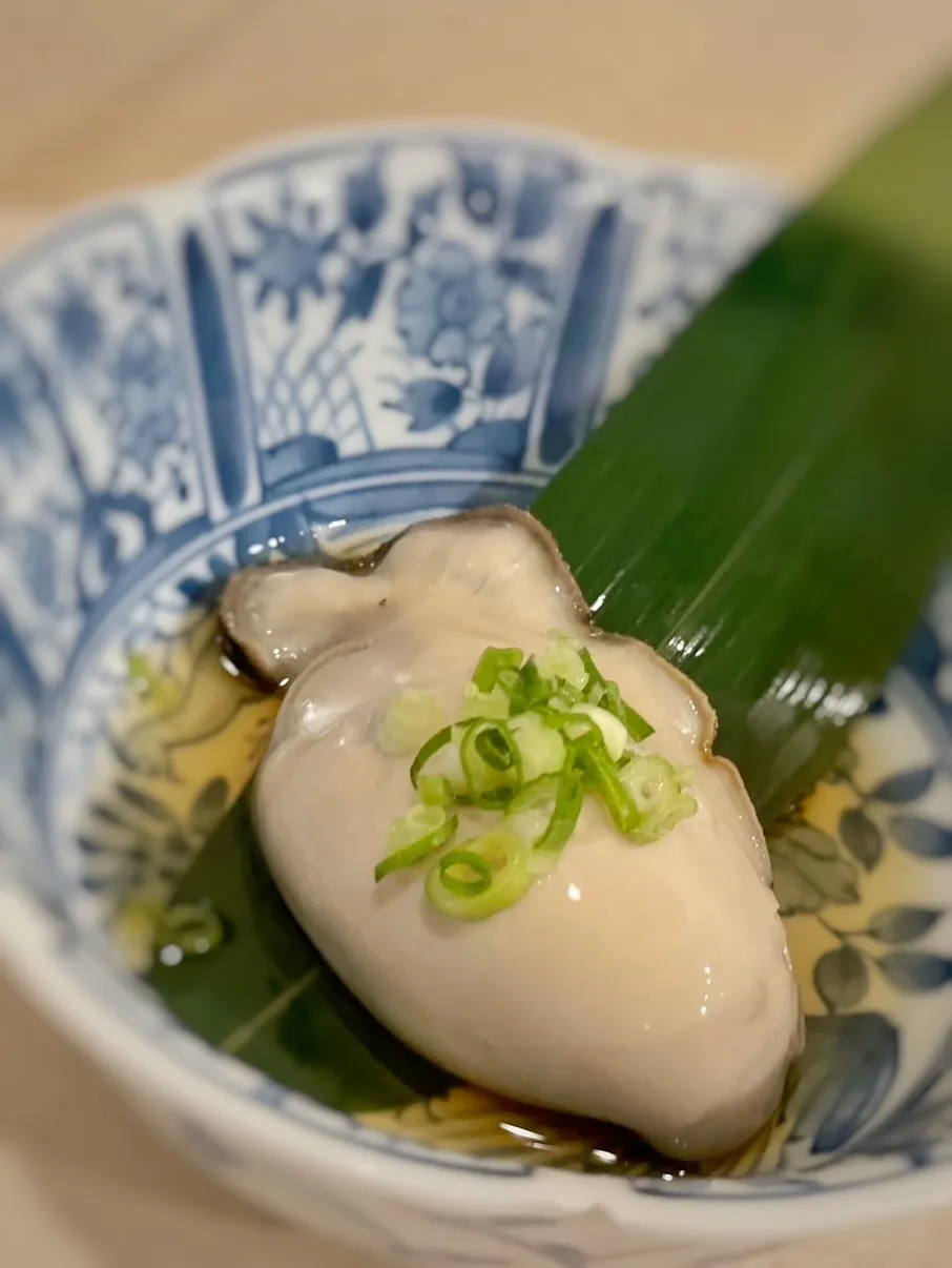 東北・気仙沼の海から、真牡蠣が直送で届きました。